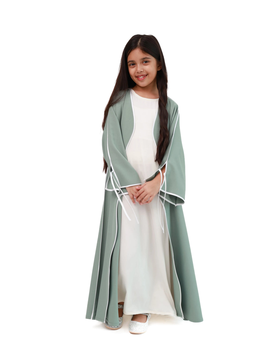 Girl wearing an elegant modest outfit