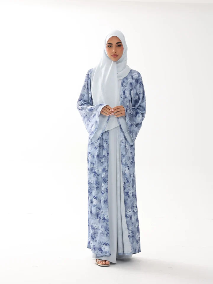 Woman wearing an elegant Aman Modest outfit